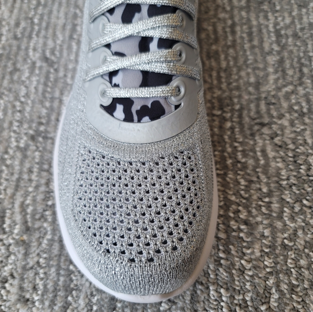 APL NIB Techloom Tracer Trainer Sneaker Size 5.5 Color Silver Black Leopard - Picture 2 of 8